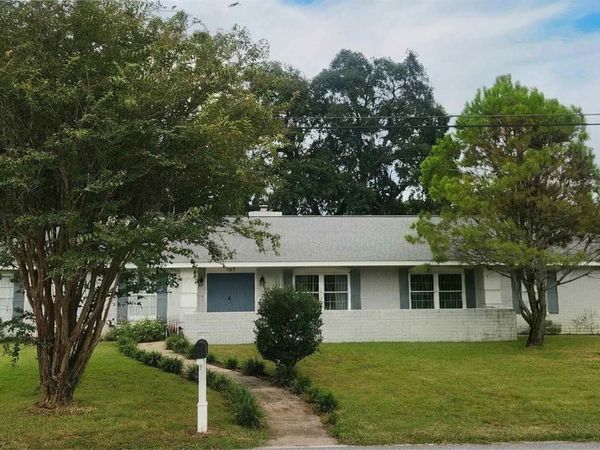405 Poinciana Dr, Gulf Breeze, FL 32561