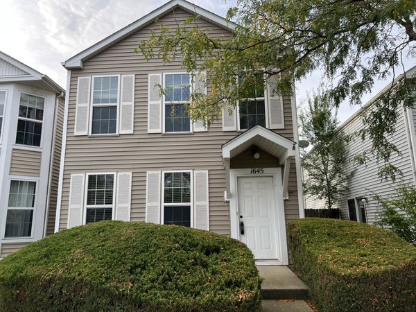 1645 Victoria Park Circle , Unit 1645, Aurora, IL 60504