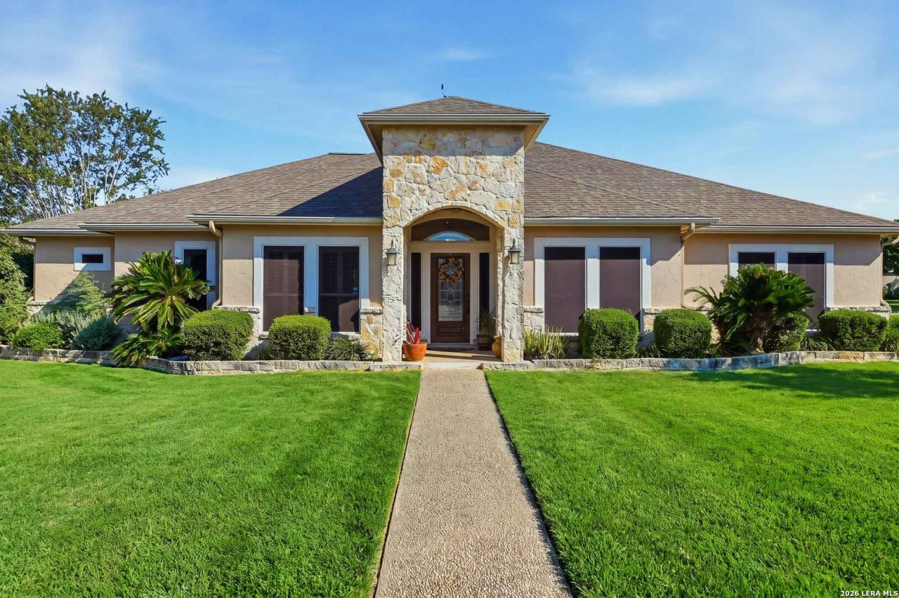 413 Private Road 4662, Castroville, TX 78009 Main Photo