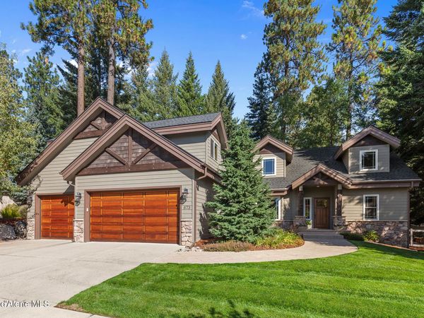 673 E Arena Loop, Hayden, ID 83835