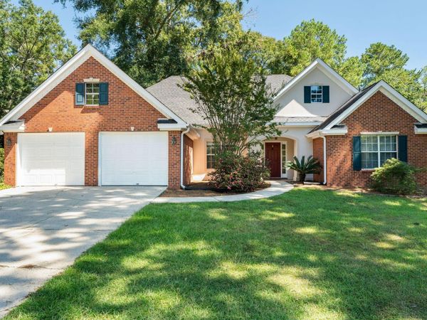 101 Yellow Pine Dr., Hattiesburg, MS 39402