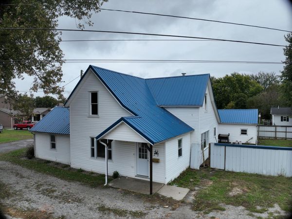 27 E High Street , Jeffersonville, OH 43128