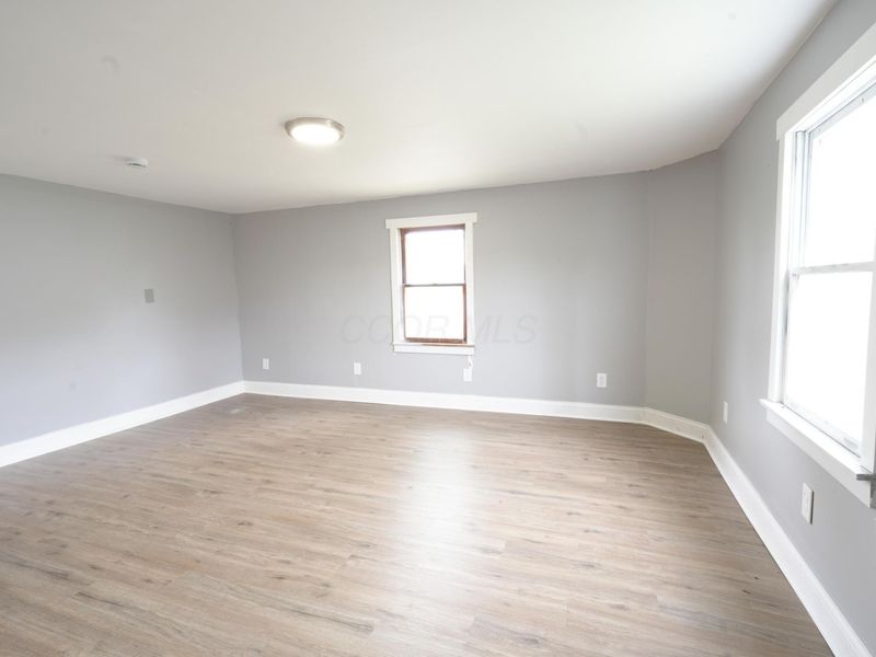 27 E High Street, Jeffersonville, OH 43128 Photo 11