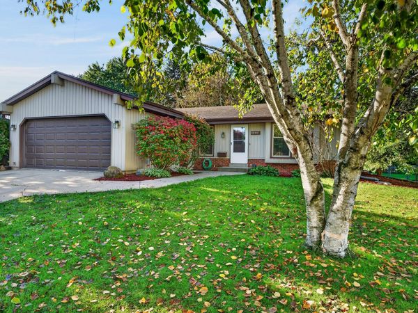 1616 Haymarket Rd, Waukesha, WI 53189