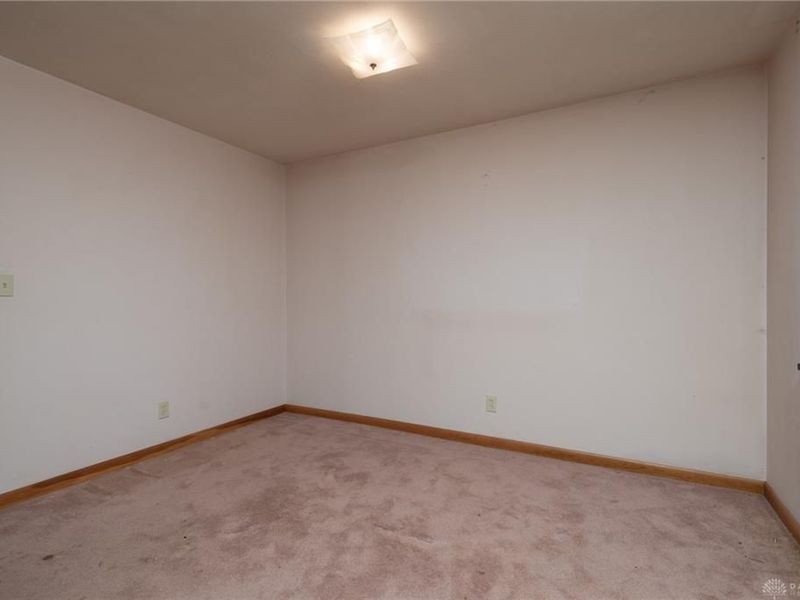 1204 Chateau Drive, Kettering, OH 45429 Photo 12