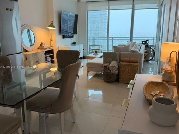 92 SW 3rd St , Unit 4009, Miami, FL 33130