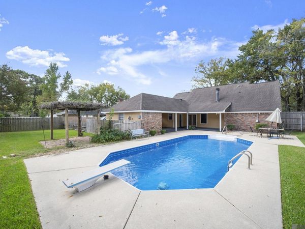 5131 Hickory Ridge Bl, Saint George, LA 70817