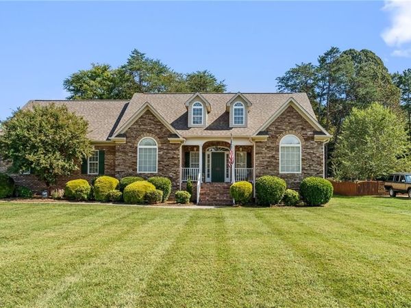 5363 Graycliff Lane , Clemmons, NC 27012