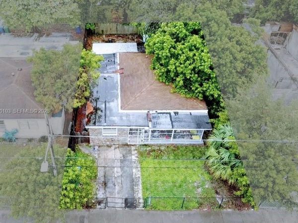 1085 NW 25th St , Miami, FL 33127