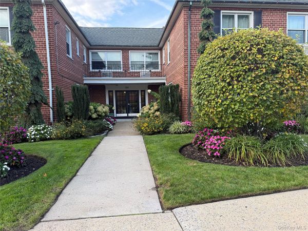 120 S Park Avenue , Unit 2-B, Rockville Centre, NY 11570