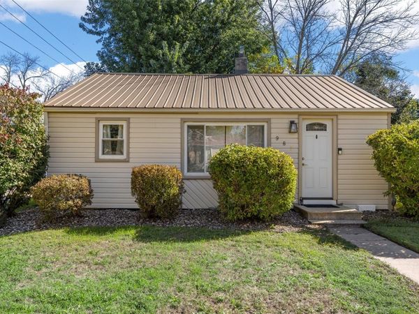 987 20th Street , Marion, IA 52302