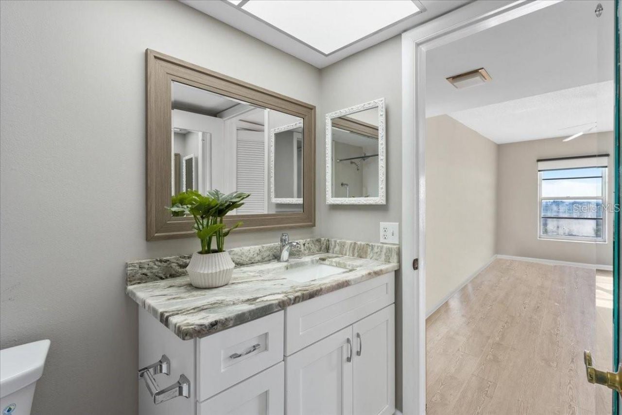 4900 Brittany Drive S, Unit 610, Saint Petersburg, FL 33715 Photo
