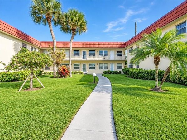 99 SPRING LAKE Drive, Unit 101, Vero Beach, FL 32962