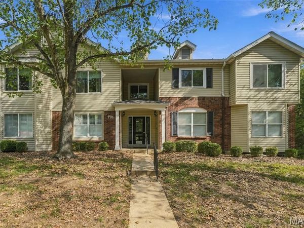 716 Woodside Trails Drive, Unit 204, Ballwin, MO 63021
