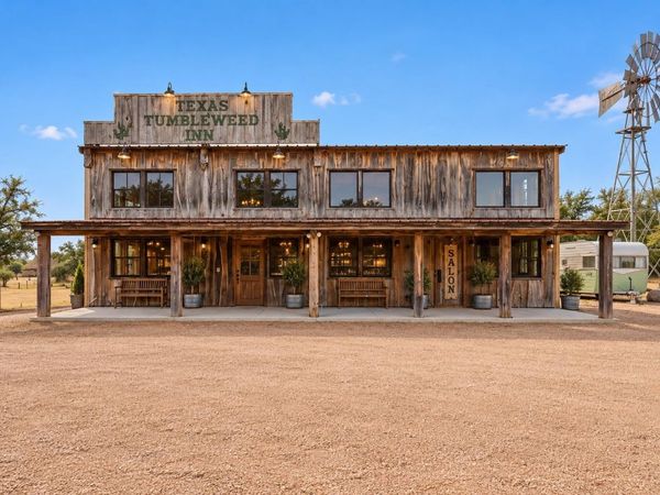 700 Ledgerock RD, Wimberley, TX 78676