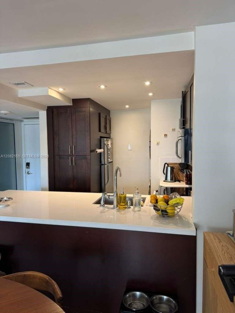 600 NE 36th St, Unit 216, Miami, FL 33137 Photo