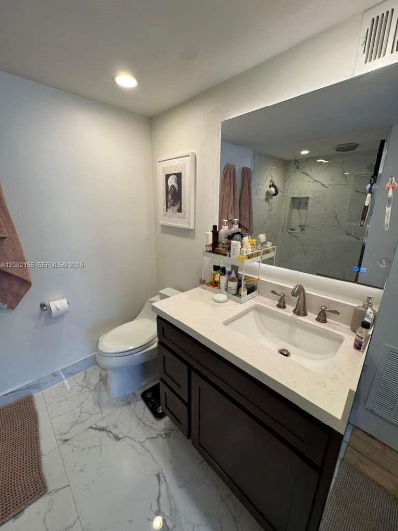 600 NE 36th St, Unit 216, Miami, FL 33137 Photo
