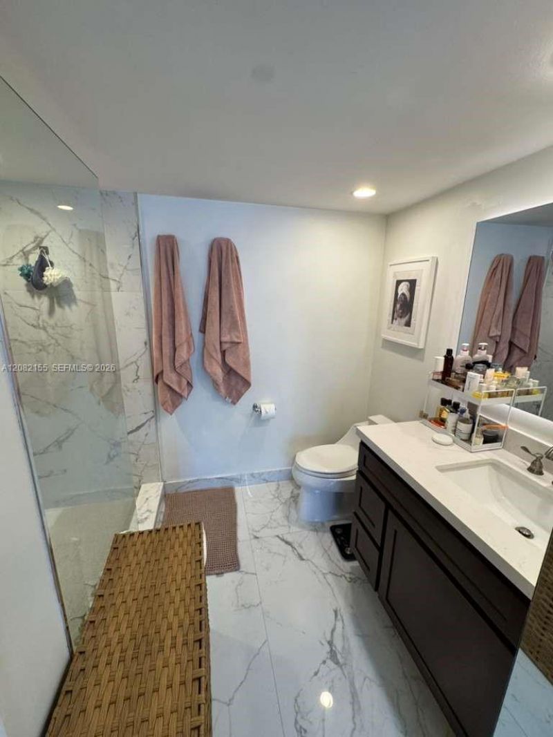 600 NE 36th St, Unit 216, Miami, FL 33137 Photo