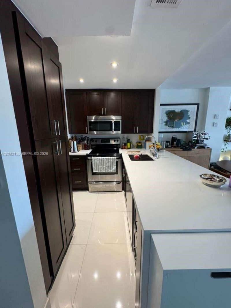 600 NE 36th St, Unit 216, Miami, FL 33137 Photo