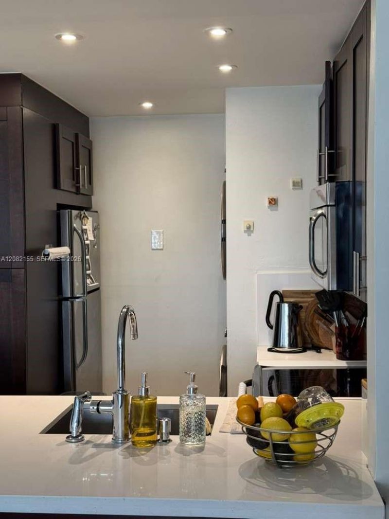 600 NE 36th St, Unit 216, Miami, FL 33137 Photo