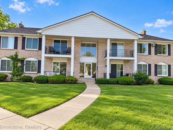 13900 Camelot Drive , Unit 7, Sterling Heights, Mi 48312