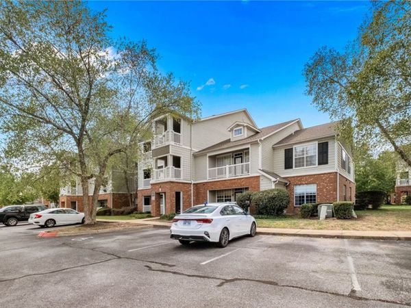 4245 Meadow Creek Circle, Unit 102, Fayetteville, AR 72703