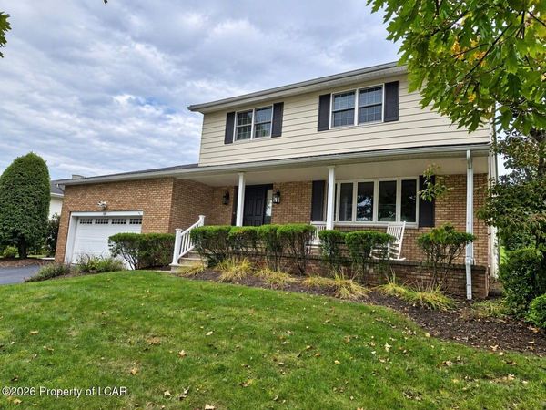 126 Kingswood Drive, Dallas, PA 18612