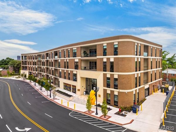 8250 Forsyth Boulevard, Unit 409, Clayton, MO 63105