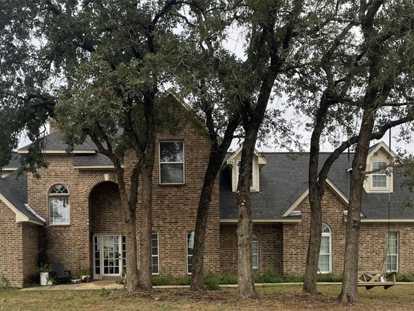 329 Flash CIR, Luling, TX 78629