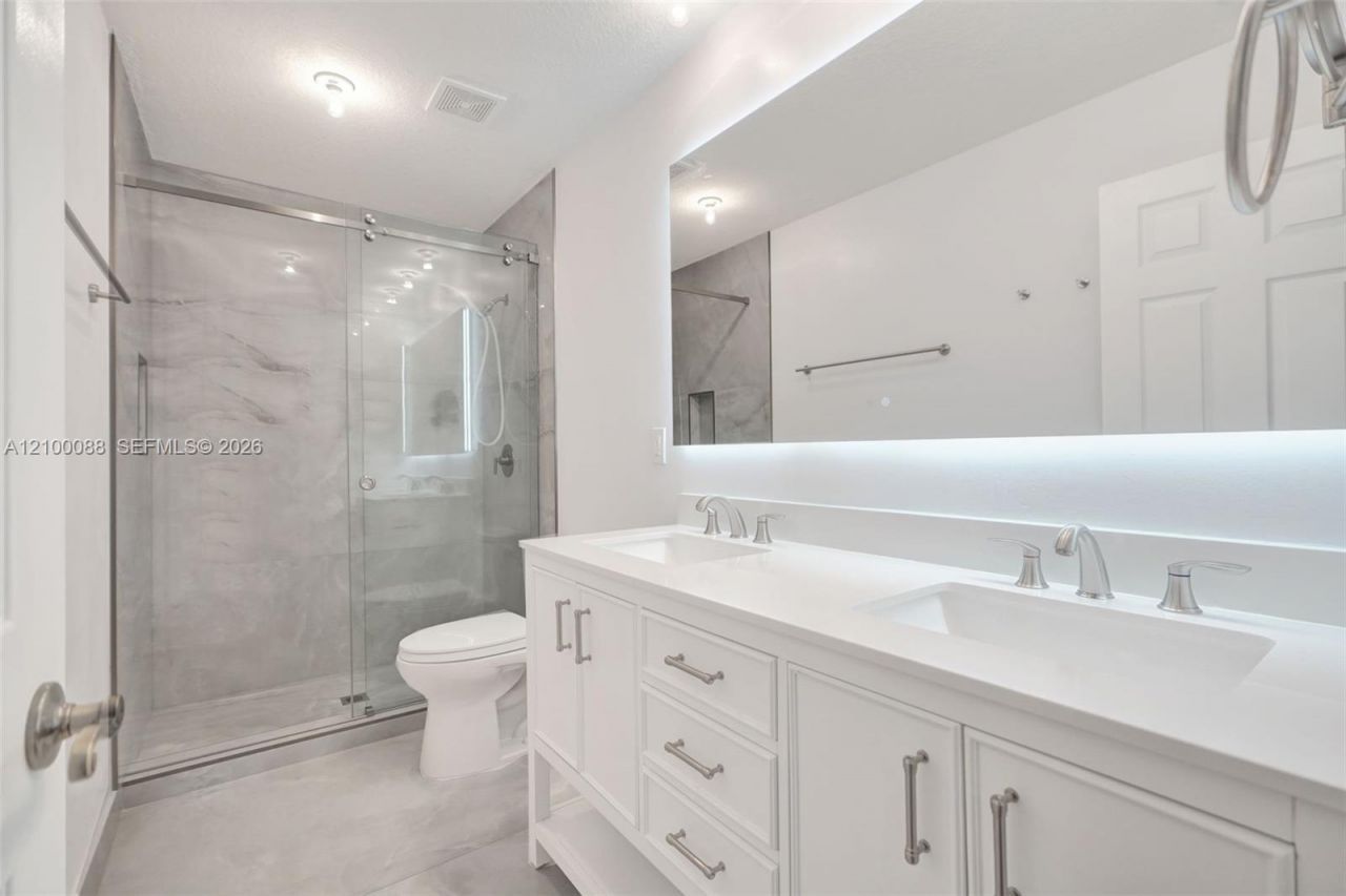 5929 Royal Way, Unit 5929, Tamarac, FL 33321 Photo