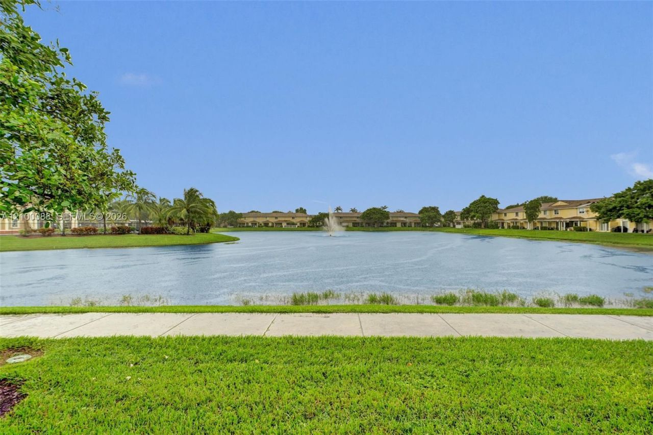 5929 Royal Way, Unit 5929, Tamarac, FL 33321 Photo