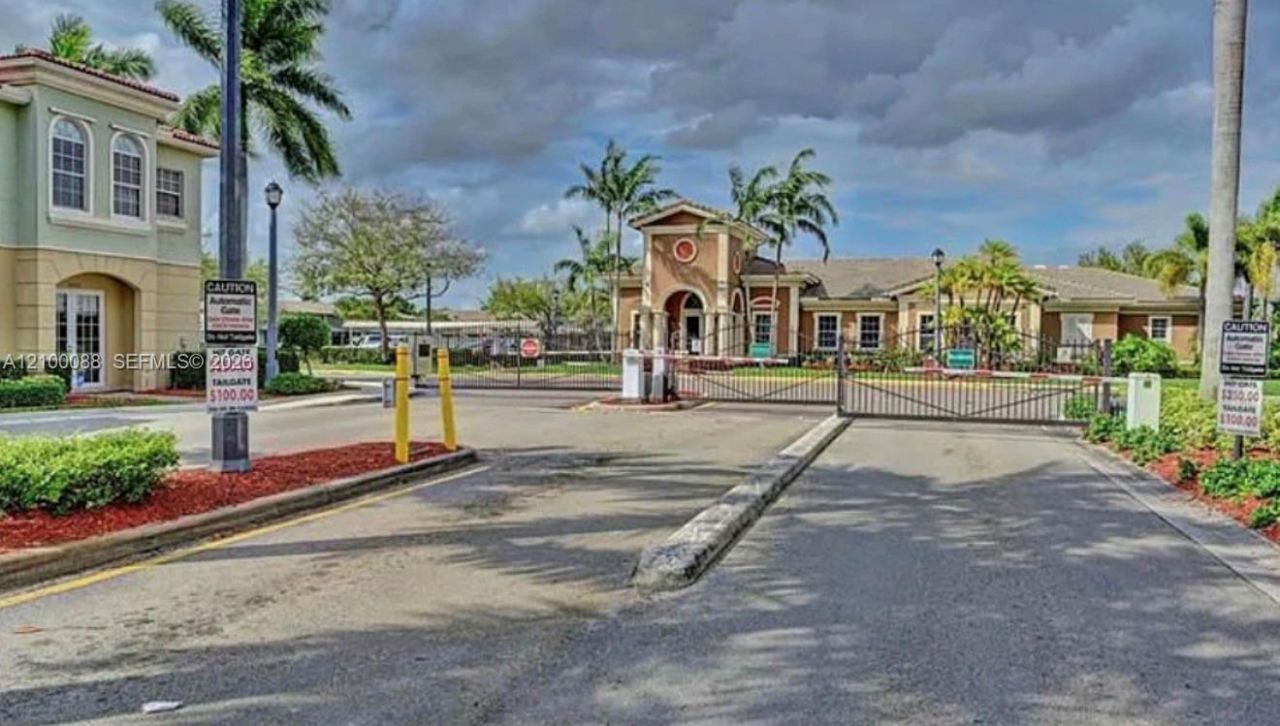 5929 Royal Way, Unit 5929, Tamarac, FL 33321 Photo