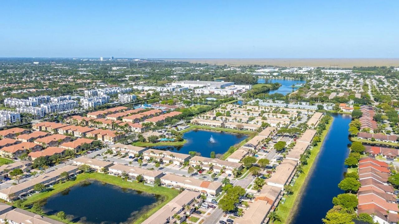 5929 Royal Way, Unit 5929, Tamarac, FL 33321 Photo