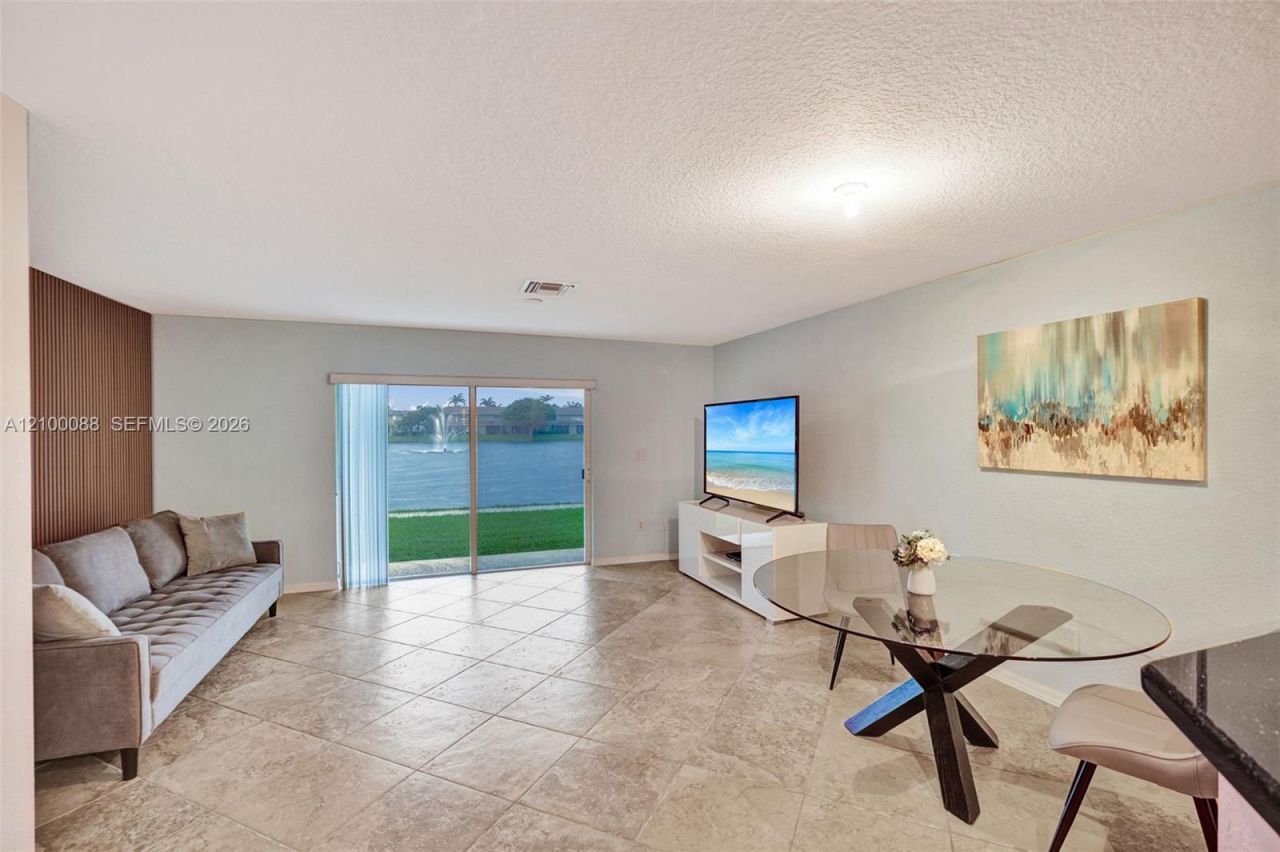 5929 Royal Way, Unit 5929, Tamarac, FL 33321 Photo
