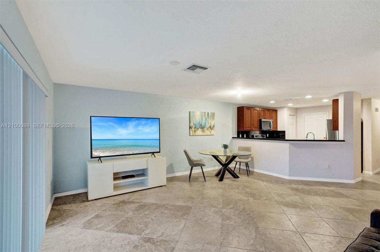 5929 Royal Way, Unit 5929, Tamarac, FL 33321 Photo