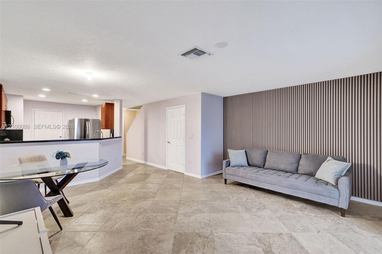 5929 Royal Way, Unit 5929, Tamarac, FL 33321 Photo