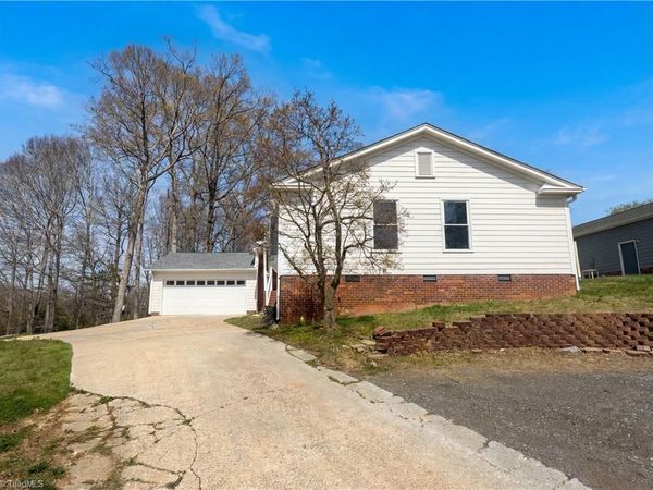 1495 Peace Haven Road , Clemmons, NC 27012