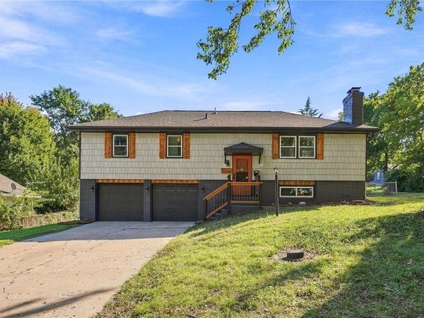 8915 E 57TH Street, Raytown, MO 64133