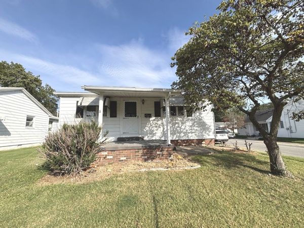 1020 S Ledford Street, Harrisburg, IL 62946