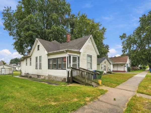 633 Locust Place , Clinton, IA 52732