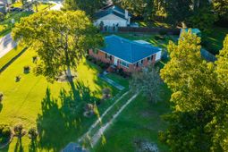 201 Clarine Drive photo 4