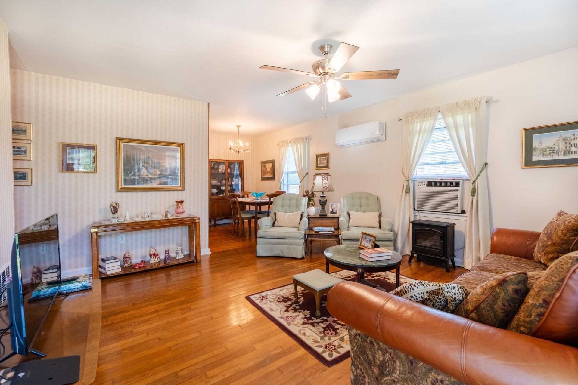 201 Clarine Drive Photo 4