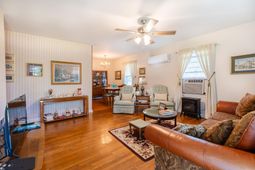 201 Clarine Drive photo 4