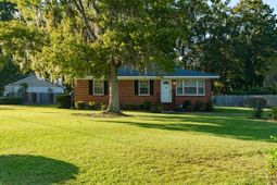 201 Clarine Drive photo 4