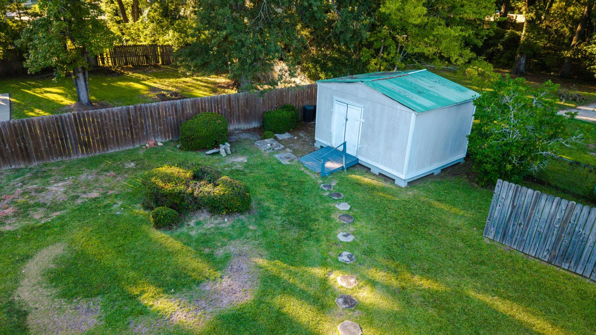 201 Clarine Drive Photo 6