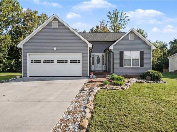 4840 Tutelo Trail , Winston-Salem, NC 27127