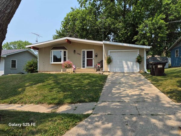1238 Hillcrest Lane, FREEPORT, IL 61032