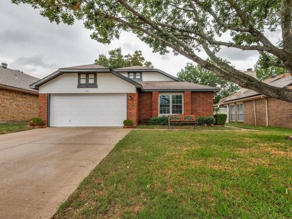 5814 Fox Hunt Drive , Arlington, TX 76017
