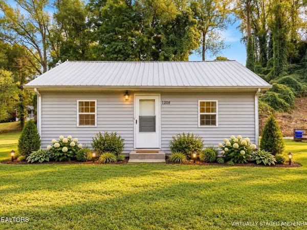 1208 Old Roane St , Harriman, TN 37748