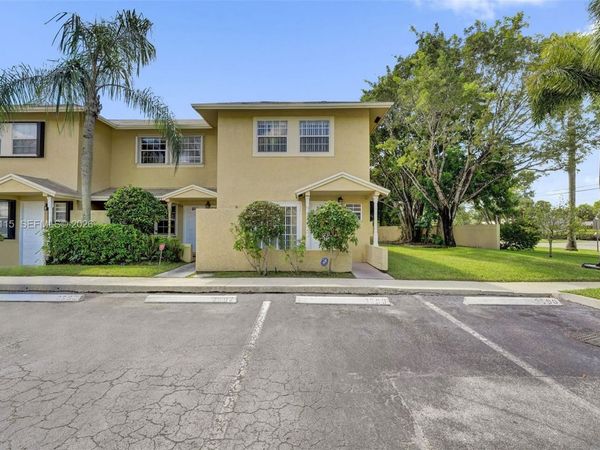 3590 NW 83rd Ln, Sunrise, FL 33351